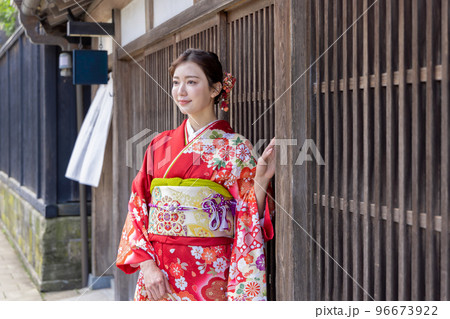 着物姿の女性 96673922
