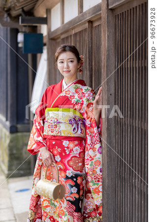 着物姿の女性 96673928