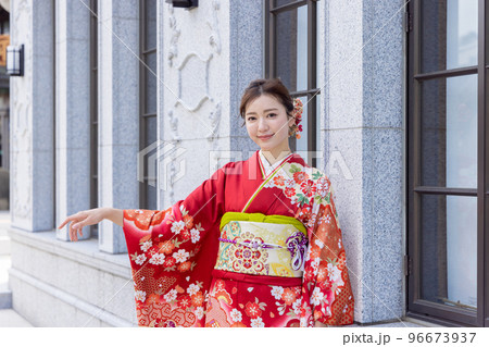 着物姿の女性 着物姿の女性 96673937
