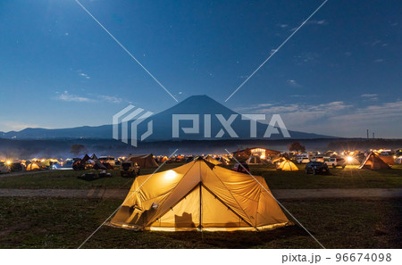 「静岡県」富士山が見えるオートキャンプ場・夜景 96674098