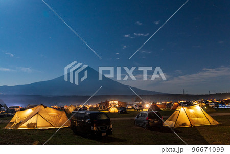 「静岡県」富士山が見えるオートキャンプ場・夜景 「静岡県」富士山が見えるオートキャンプ場・夜景 96674099