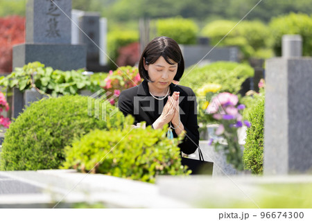 お墓参り お墓参り 96674300