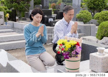 迎え盆 送り盆 お墓参り 迎え盆 送り盆 お墓参り 96674368