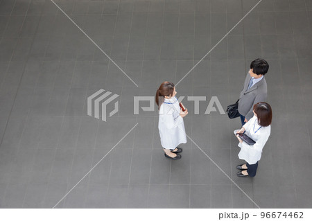 立ちミーティング　医者　MR 96674462