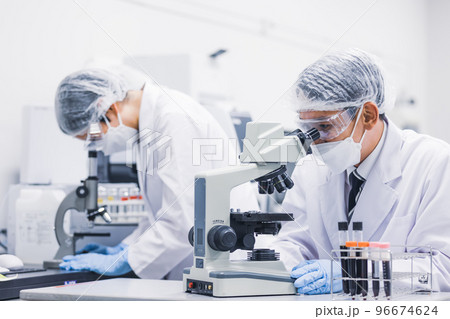 研究室　開発　実験室　臨床検査　バイオテクノロジー　新薬 96674624