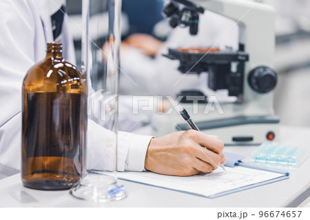 研究室 開発 実験室 臨床検査 バイオテクノロジー 新薬 研究室 開発 実験室 臨床検査 バイオテクノロジー 新薬 96674657