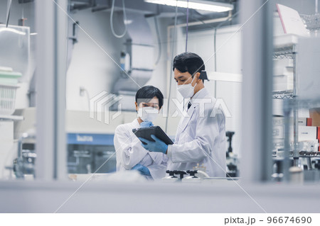 研究室　開発　実験室　臨床検査　バイオテクノロジー　新薬 96674690