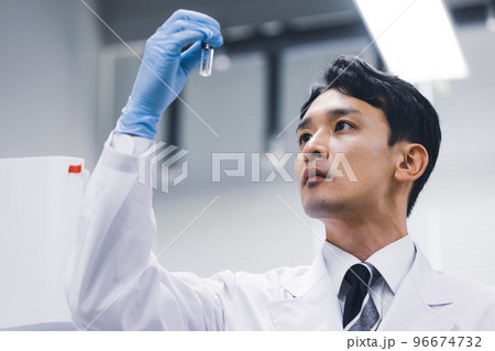 研究室　開発　実験室　臨床検査　バイオテクノロジー　新薬 96674732
