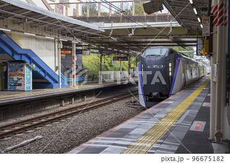 中央線 　西国分寺駅　西国分寺駅ホーム　ホーム　特急　あず中央快速線　電車　JR東日本 96675182