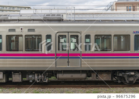 京王線　新宿行き　通勤　車体　車両基地　高幡不動駅ホーム　高幡不動検車区　高幡不動　各駅停車 96675296