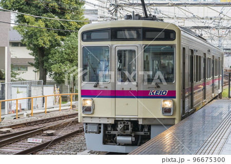 京王線　新宿行き　通勤　車体　車両基地　高幡不動駅ホーム　高幡不動検車区　高幡不動　各駅停車 96675300