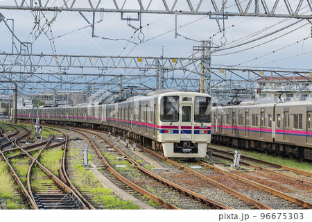 京王線　新宿行き　通勤　車体　車両基地　高幡不動駅ホーム　高幡不動検車区　高幡不動　各駅停車 96675303