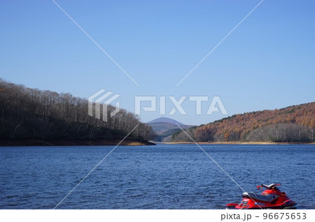 秋の岩洞湖 秋の岩洞湖 96675653