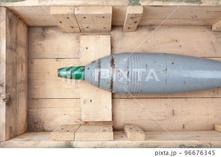 120mm mortar shell in army green crate 96676345