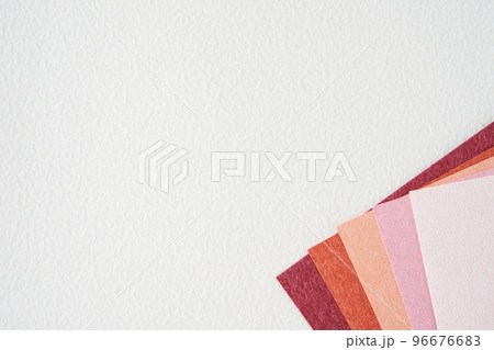 さまざまなトーンの暖色系のクラフト紙 さまざまなトーンの暖色系のクラフト紙 96676683