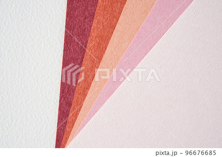 さまざまなトーンの暖色系のクラフト紙 さまざまなトーンの暖色系のクラフト紙 96676685