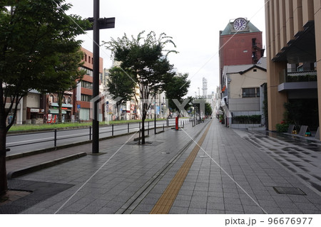 山梨県甲府市丸の内 平和通りの朝7時前 甲府駅南 山梨県甲府市丸の内 平和通りの朝7時前 甲府駅南 96676977
