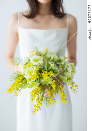 ウェディング　ミモザのブーケ 96677177