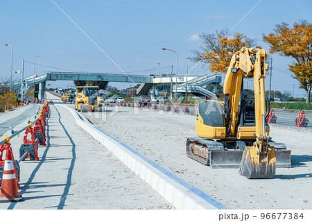 幹線道路の車線を増やす工事 国道17号上武道路下り方向 2022.11 b-4 クールカラー 幹線道路の車線を増やす工事 国道17号上武道路下り方向 2022.11 b-4 クールカラー 96677384