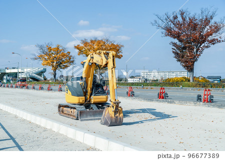 幹線道路の車線を増やす工事 国道17号上武道路下り方向 2022.11 c-4 クールカラー 幹線道路の車線を増やす工事 国道17号上武道路下り方向 2022.11 c-4 クールカラー 96677389