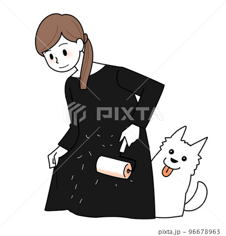 コロコロで犬の毛を取る女性 96678963