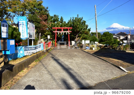 冨士市　鈴川の冨士塚（浅間宮）富士山登山ルート3776起点と富士山 96679200