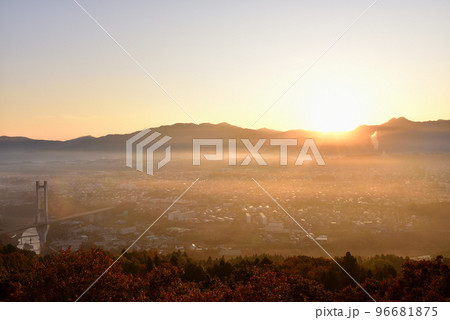 ミューズパークからの秩父盆地の霧 ミューズパークからの秩父盆地の霧 96681875