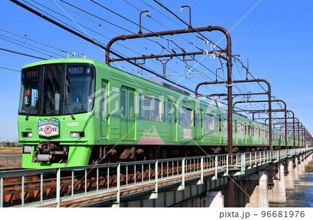 青空の下多摩川を渡る京王8000系　高尾山トレイン　高尾線開業55thHM付 96681976