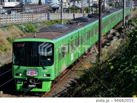 京王8000系 高尾山トレイン 高尾線開業55thHM付 京王8000系 高尾山トレイン 高尾線開業55thHM付 96682055