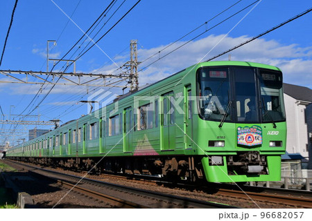 京王8000系 高尾山トレイン 高尾線開業55thHM付の写真素材 [96682057