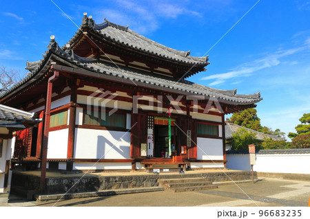 【奈良県】晴天の東大寺四月堂 96683235