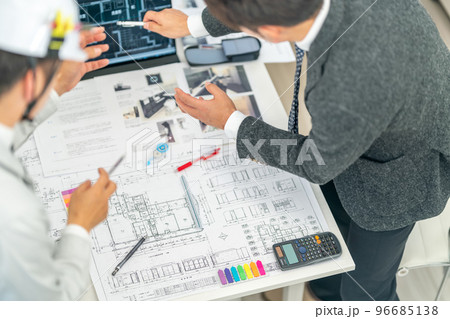 一級建築士　図面　ミーティング　建設現場　工事監理者　CAD　現場定例会 96685138