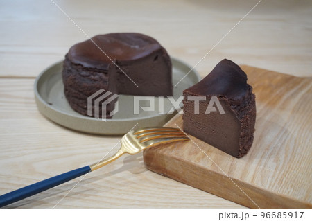 チョコレートバスクチーズケーキ 96685917