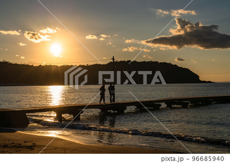 《千葉県》夕暮れの原岡桟橋 96685940