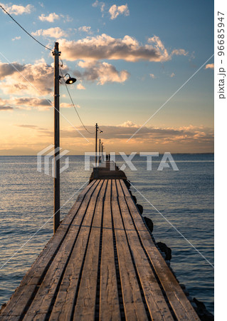 《千葉県》夕暮れの原岡桟橋 《千葉県》夕暮れの原岡桟橋 96685947