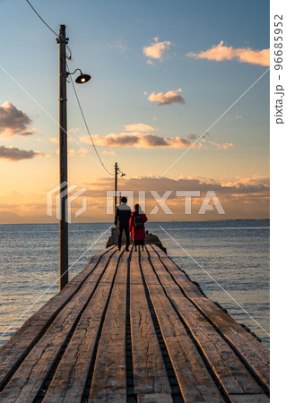 《千葉県》夕暮れの原岡桟橋 96685952
