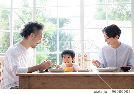 楽しい家族の食卓　いただきます 96686002