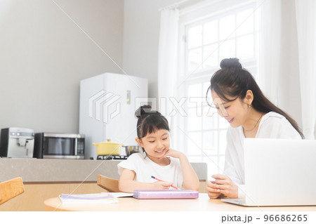 親子　勉強　ライフスタイル 96686265