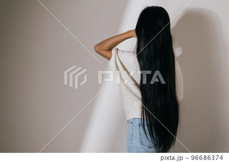 ロングヘアーのミドル女性・ビューティーイメージ ロングヘアーのミドル女性・ビューティーイメージ 96686374