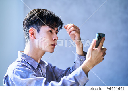 若い　ライフスタイル 96691661