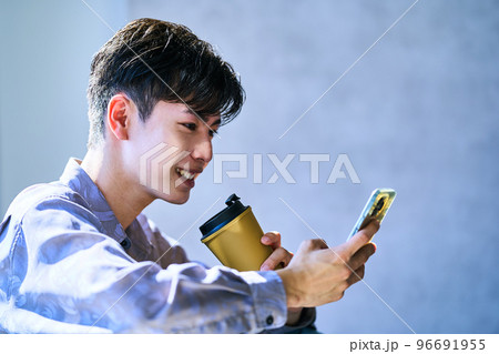 若い　ライフスタイル 96691955
