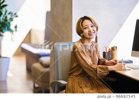 若い ライフスタイル 若い ライフスタイル 96692545