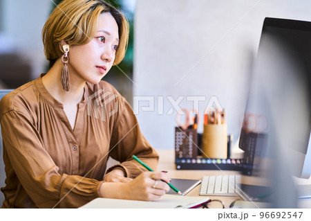 若い ライフスタイル 若い ライフスタイル 96692547