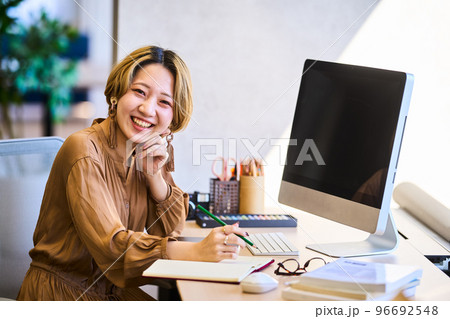 若い ライフスタイル 若い ライフスタイル 96692548