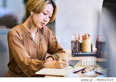 若い ライフスタイル 若い ライフスタイル 96692914