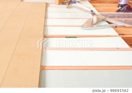 フローリングの工事 大工道具 96693562