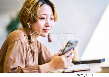 若い ライフスタイル 若い ライフスタイル 96693668