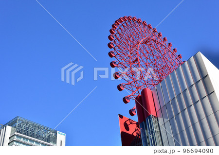 大阪梅田の都市風景 96694090