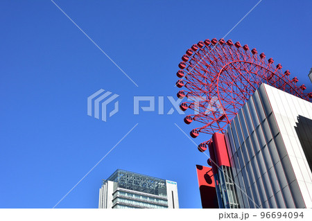 大阪梅田の都市風景 96694094