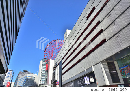 大阪梅田の都市風景 大阪梅田の都市風景 96694099